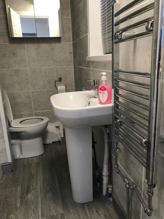 2 Bedroom Apartment Плаймаут Экстерьер фото