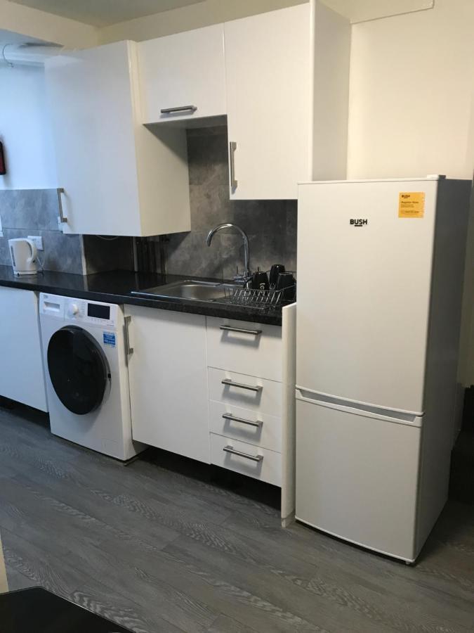 2 Bedroom Apartment Плаймаут Экстерьер фото